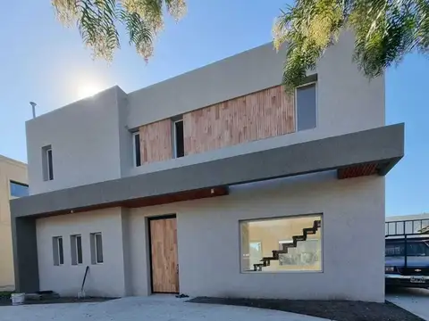 Casa en Venta en San Ramón, Pilar del Este .
