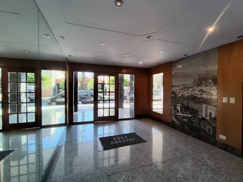 MAGNIFICO SEMI PISO - EXCLUSIVOS DETALLES DE CALIDAD Y COMFORT – SEMI NUEVO OPTIMO ESTADO – AMPLIO – BAJA EXPENSAS