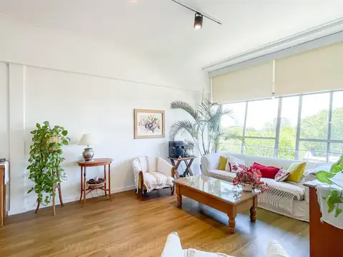 Lisandro de la Torre al 100, entre Aristóbulo del Valle y las vías