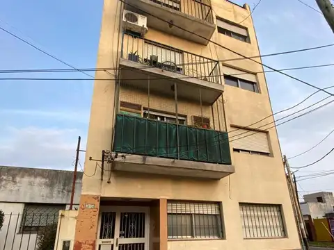 Departamento de 2 ambientes con patio en Quilmes Oeste
