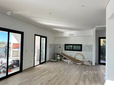 Casa 5 ambientes con 4 baños