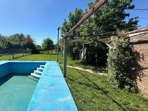 VENTA CASA 2 DORMITORIOS CON PILETA -  ROLDAN