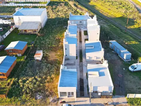 VENTA EN TANDIL DE DEPARTAMENTO CON COCHERA