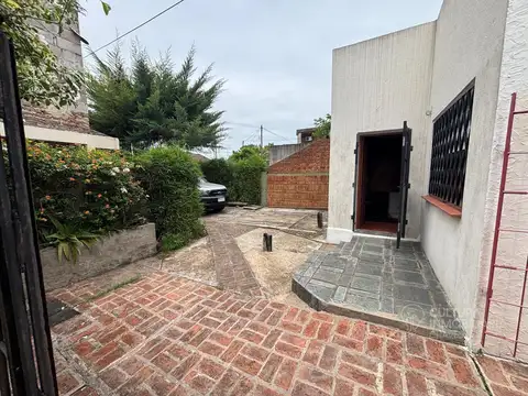 Depto Tipo Casa en Venta en Villa Santos Tesei, USD 105.000