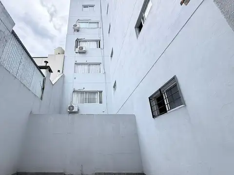 VENDE 2 AMB Con 2 patios DEVOTO OPORTUNIDAD