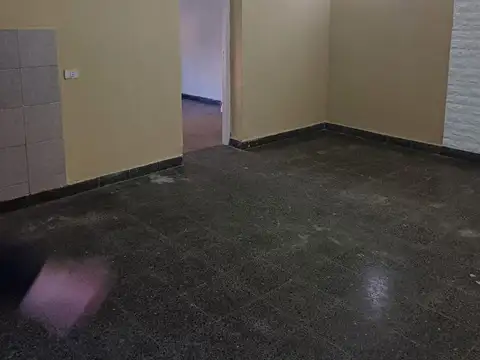 CASA A METROS DE CAMINITO -ZONA COMERCIAL