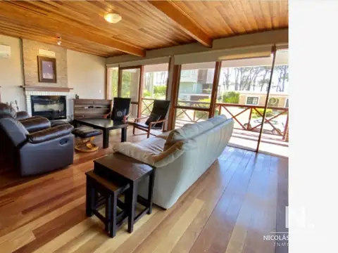 Casa 5 ambientes con 4 baños