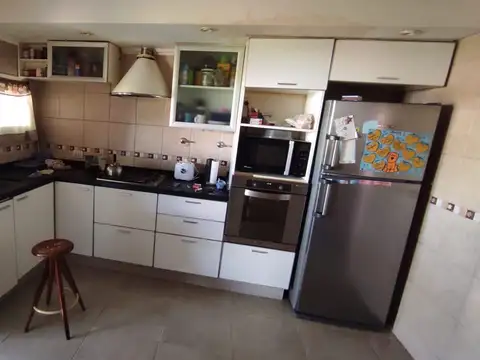 Casa 7 ambientes con 3 baños