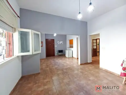 Venta PH 3 Ambientes al Frente con Patio y Terraza