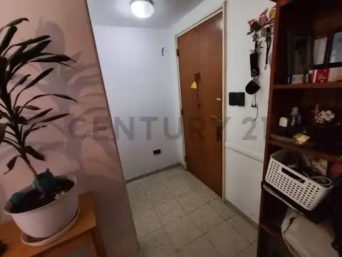 Departamento 2 ambientes con balcón a la calle – Aldrey