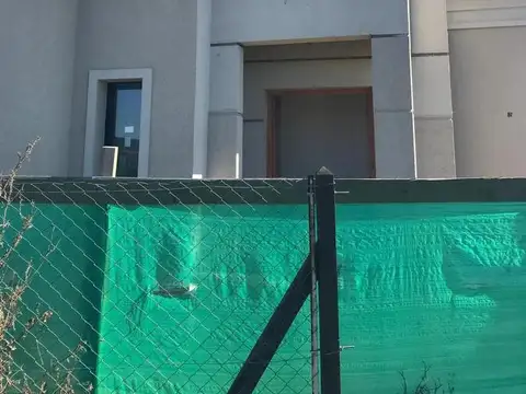 Casa 4 ambientes con 4 baños