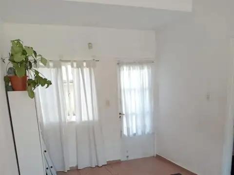 Casa el frente de 3 dormitorios en venta