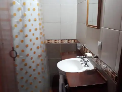 Casa 2 ambientes con 1 baño
