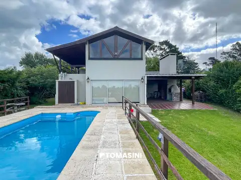 CHALET DE 3 AMBIENTES, GRAN PARQUE Y PISCINA