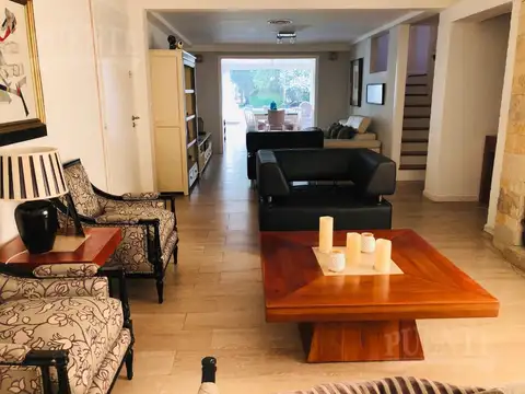 Casa 5 ambientes con 4 baños