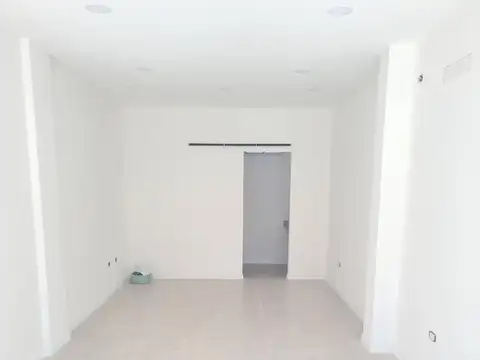 Local en Alquiler en Los Hornos, $ 950.000