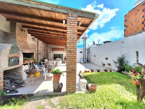Casa 4 ambientes con 1 baño