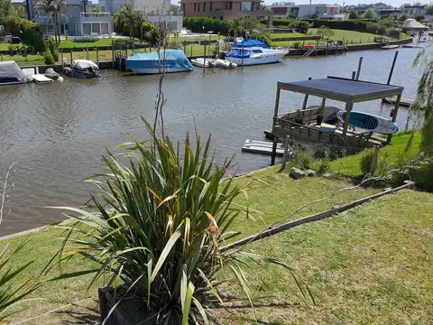 Casa en Venta con 4 cocheras