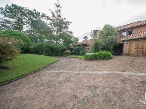 Casa 6 ambientes con 4 baños