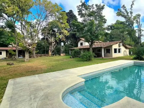 Casa en Venta con 2 cocheras