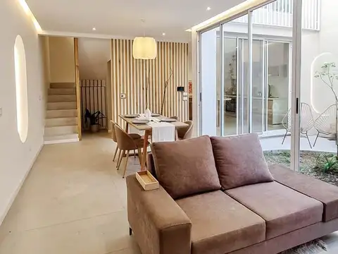 Casa de Pasillo Tres Dormitorios Zona Centro