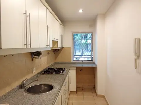 Alquiler de departamento de 2 ambientes al frente con balcón corrido en Villa Urquiza