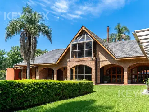 Casa en Alquiler con 2 cocheras