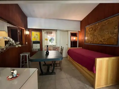 Casa en Alquiler con 2 cocheras