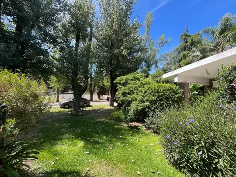 Encantadora casa vintage en una planta, frente a las canchas de Rugby