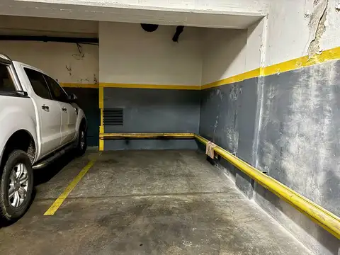 Cochera en Monserrat