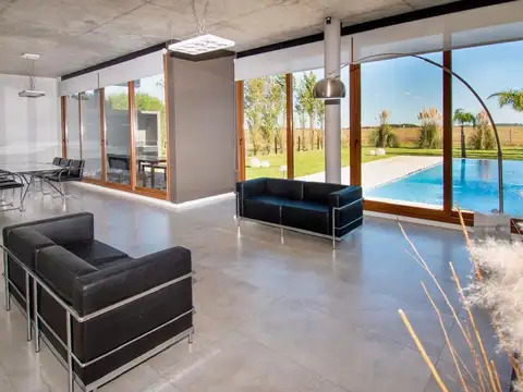 CASA 4 DORMITORIOS PISCINA HARAS DEL SUR 3