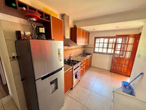 Casa 4 ambientes con 2 baños