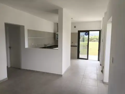 Casa 4 ambientes con 2 baños