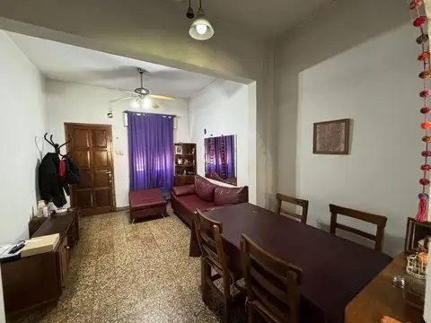 Casa 4 ambientes a 5 cuadras estación José Marmol