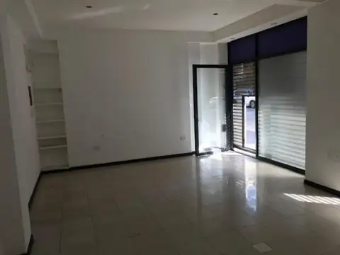 LOCAL + COCHERA (SGTO CABRAL-RAMOS MEJÍA)