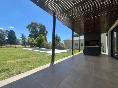 Casa en Alquiler de 3 dormitorios