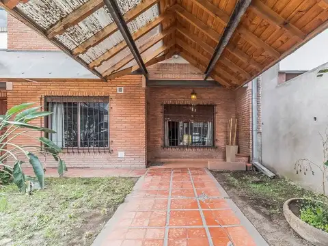 Casa 6 ambientes con 4 baños