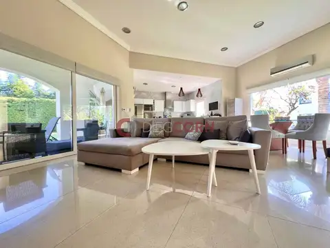 Casa en Venta con 7 cocheras