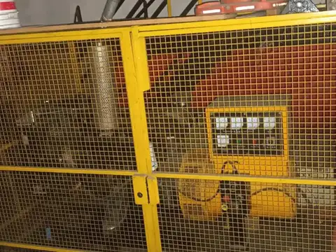 COCHERA FIJA CUBIERTA-  Portón automático