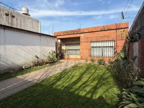 Casa en venta c/ cochera en William C. Morris