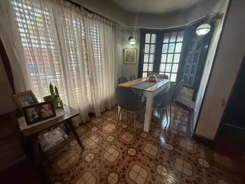 CASA 6 AMBIENTES EN DOBLE LOTE VILLA DEVOTO