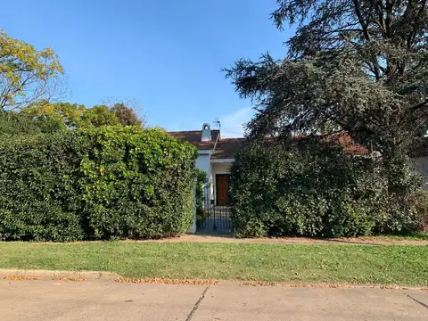 Excelente esquina, ideal para uso comercial.