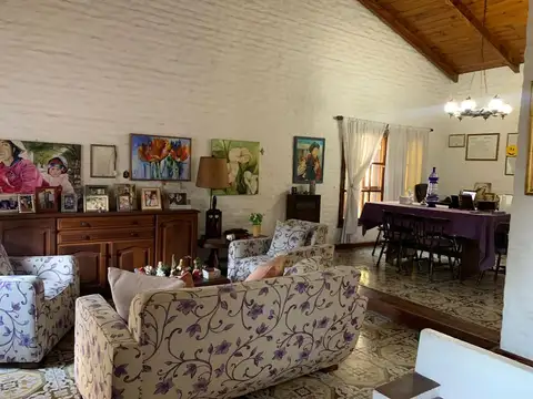 Casa 5 ambientes con 2 baños