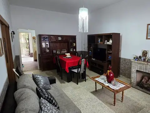 Casa 3 amb C/fondo,quincho,parrilla,cochera, y dpt