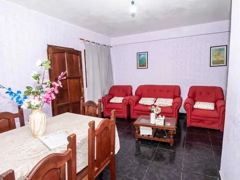 Casa en Venta con 2 cocheras