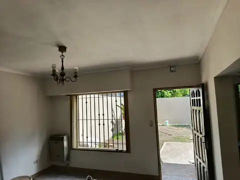 Casa en alquiler en Castelar Sur
