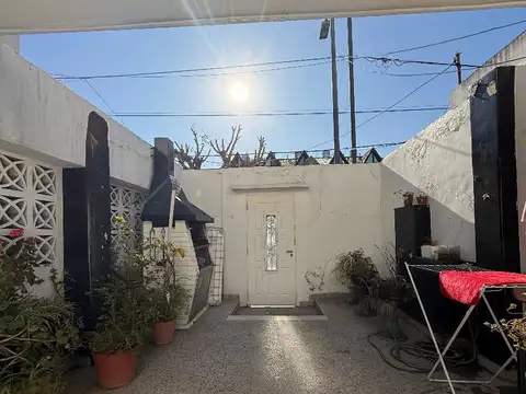 Pasaje Rumania 2700, Piso pb