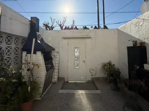 Pasaje Rumania 2700, Piso pb