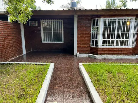 Alquiler casa con pileta en Barrio de Vicenzo grande