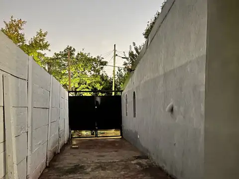 Casa en Alquiler con 2 cocheras